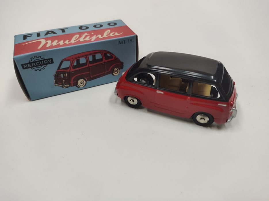 Miniatura Fiat 600 Multipla