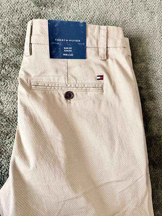 Spodnie męskie, nowe beżowe, Tommy Hilfiger, w rozmiarze S.