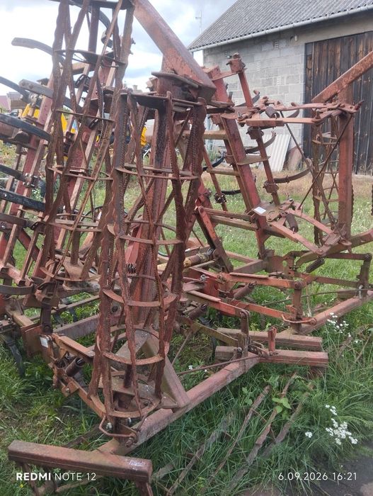 Agregat uprawowy składany hydraulicznie o szer 5m,dwa wały z tyłu. Cena 5100