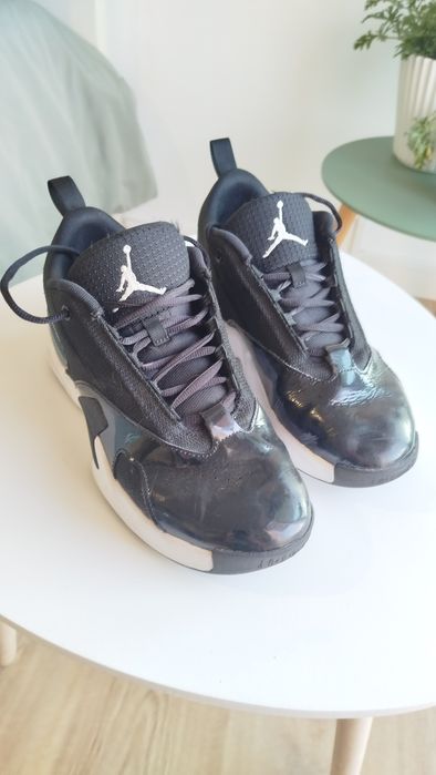 Sapatilhas Jordan max aura 6