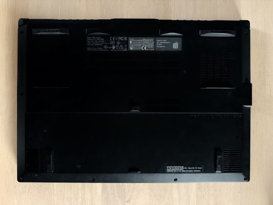 ASUS ROG Zephyrus G15 GA502IV – Ryzen 7 / RTX 2060 / 16 GB RAM / 512 GB SSD / 240 Hz