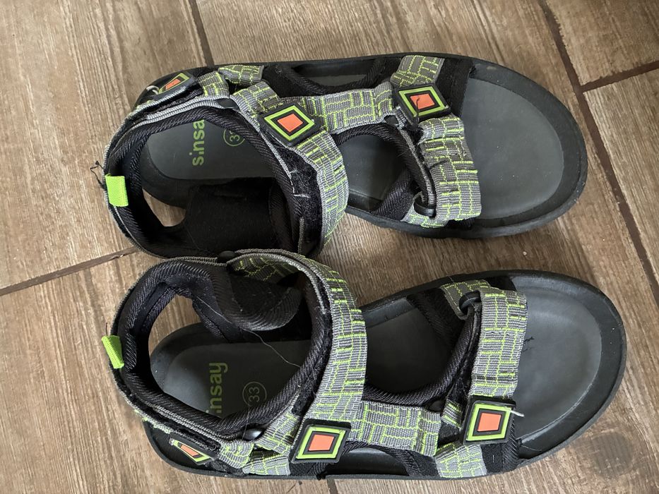 Віддам дитяче взуття на хлопчика безкоштовно