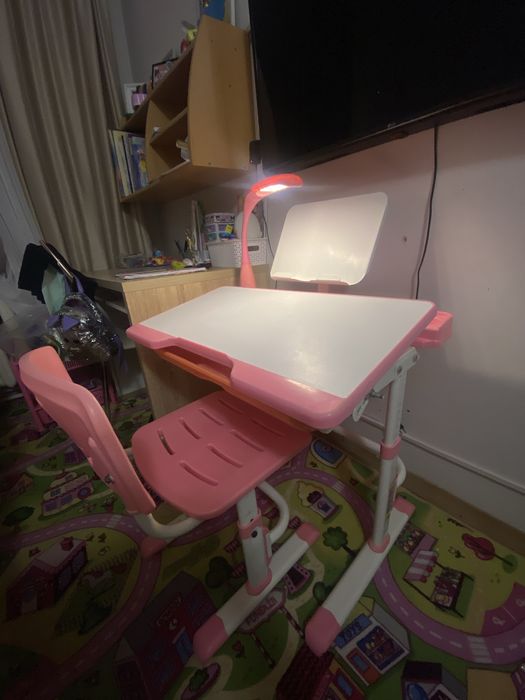 Стіл дитячий для дівчинки