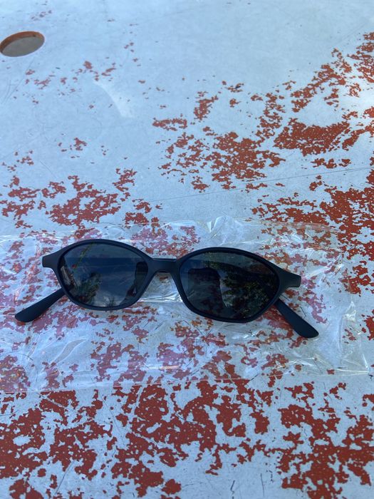 1 par de oculos de sol cor preto ( Portes gratis )