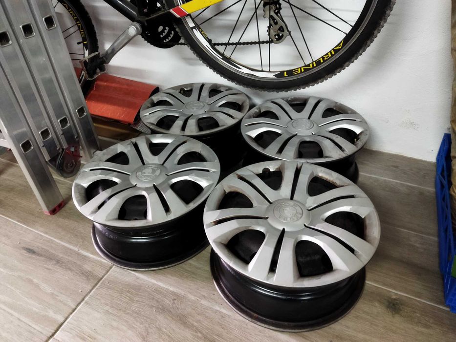 Jantes 15 impecáveis oferta dos tampões