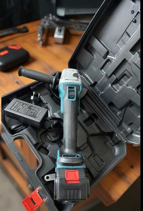 Потужна акумуляторна болгарка з двома батареями в чемоданчику