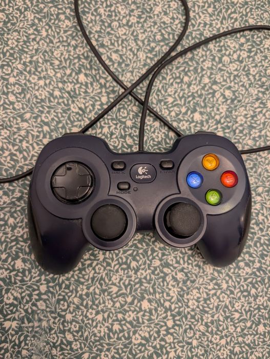 Comando com fio Logitech F310