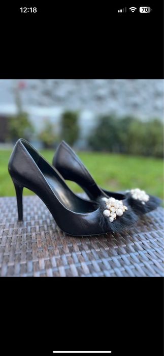 Stilettos/ sapatos altos Prof com pêlo e pérolas