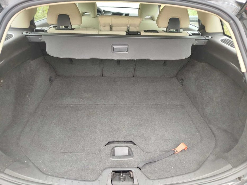 Volvo v60 momentum 2011