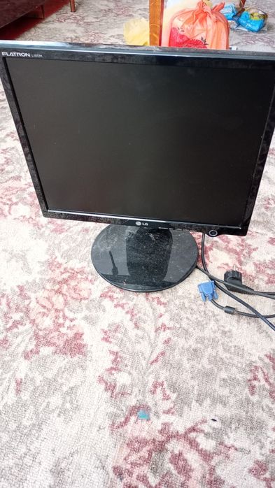 Продаю монитор LG.