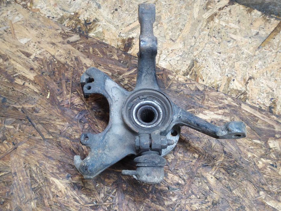 Передня права ступиця цапфа Гольф 2 Джета 2