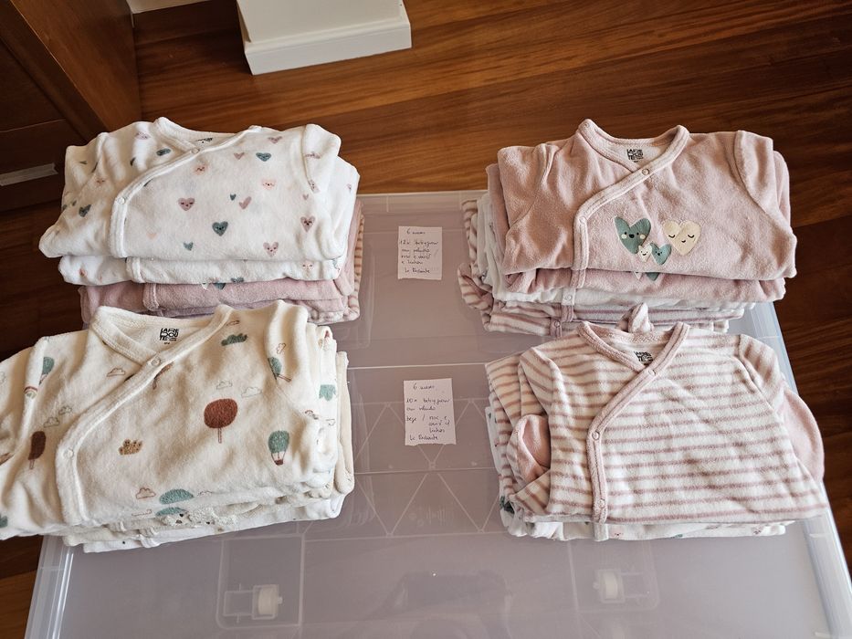 Roupa de bebé (bodies e babygrows essencialmente)