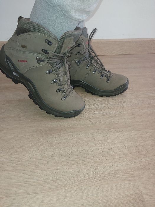 Botas LOWA USADAS - Trekking/Montanha Profissionais (Tamanho 42)
