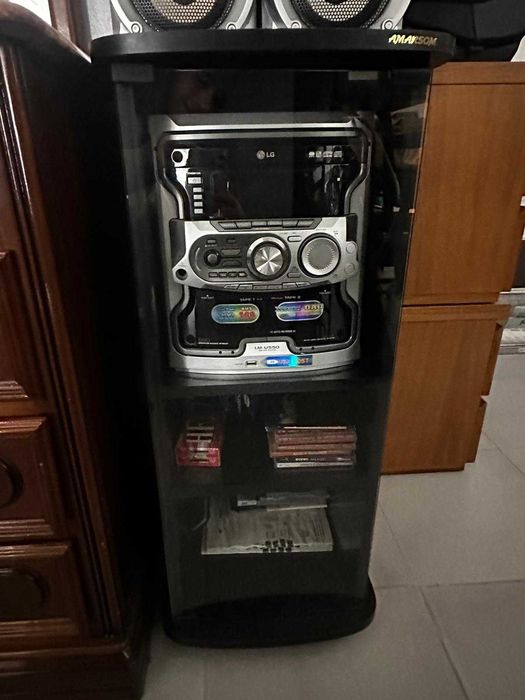 Radio Cd e cassetes com móvel