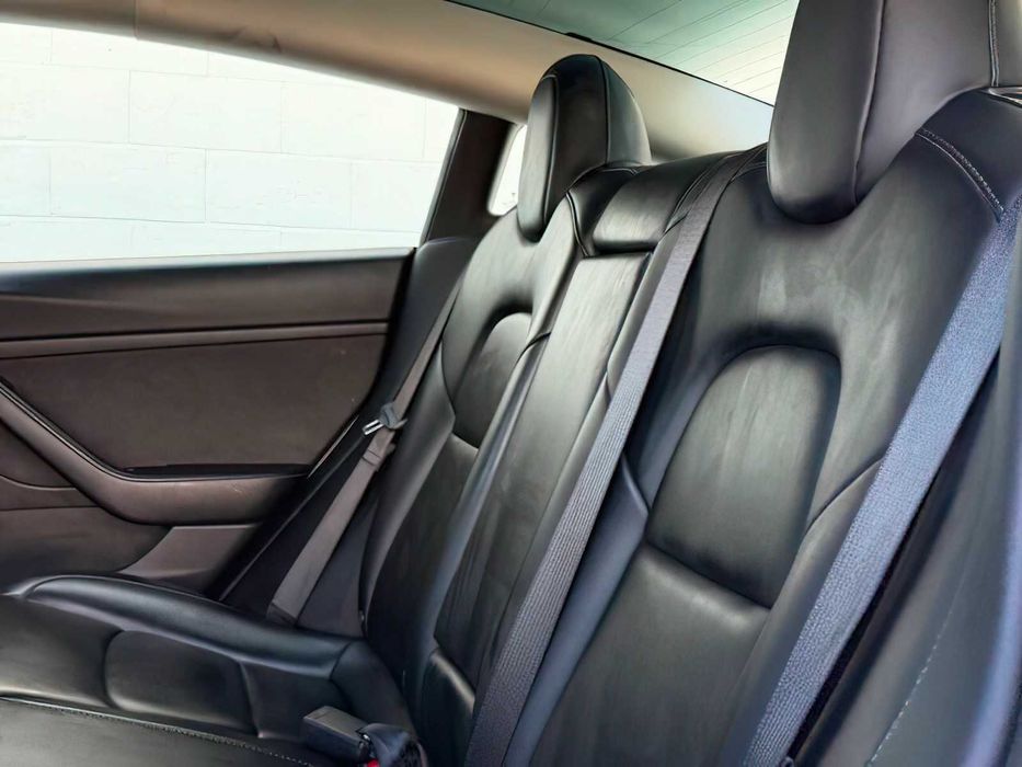 Tesla Model 3 Long Range      2022