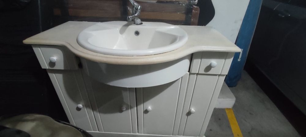Vendo lavatório , usado
