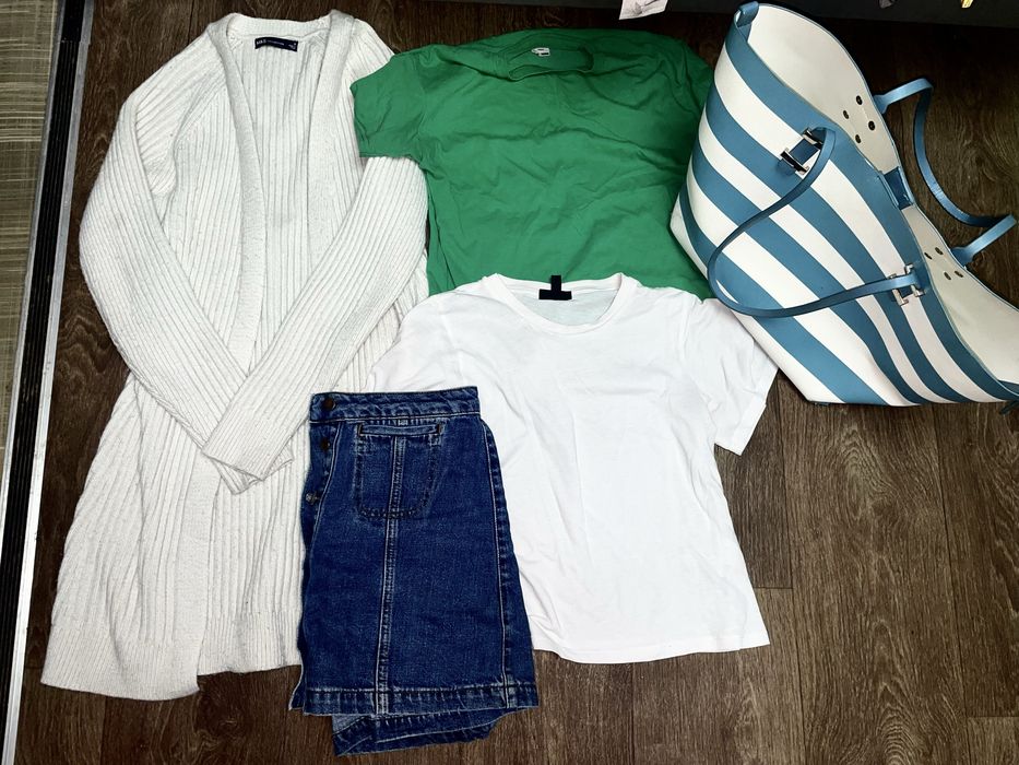 Продам пакет речей жіночих розмір С-М 42-44 штани кофти футболки джинс