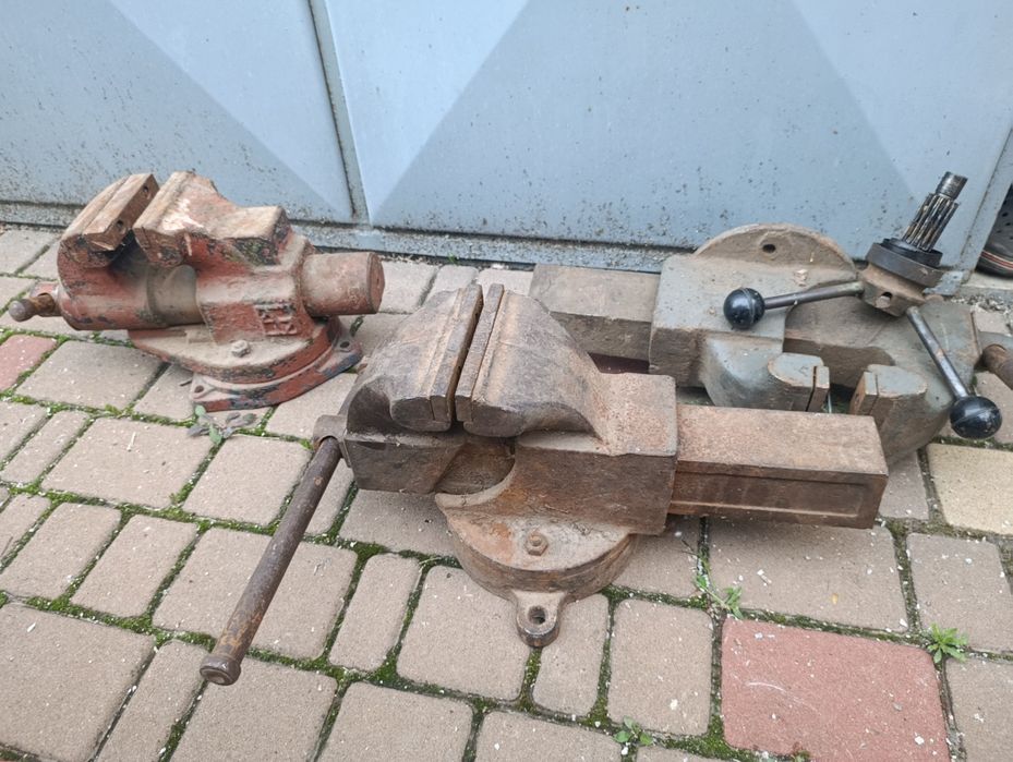 Продам слесарные тиски