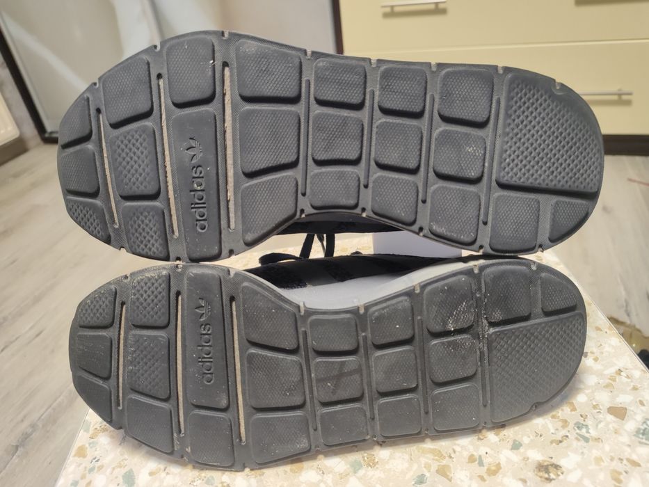 кросівки Adidas Swift Run р-41