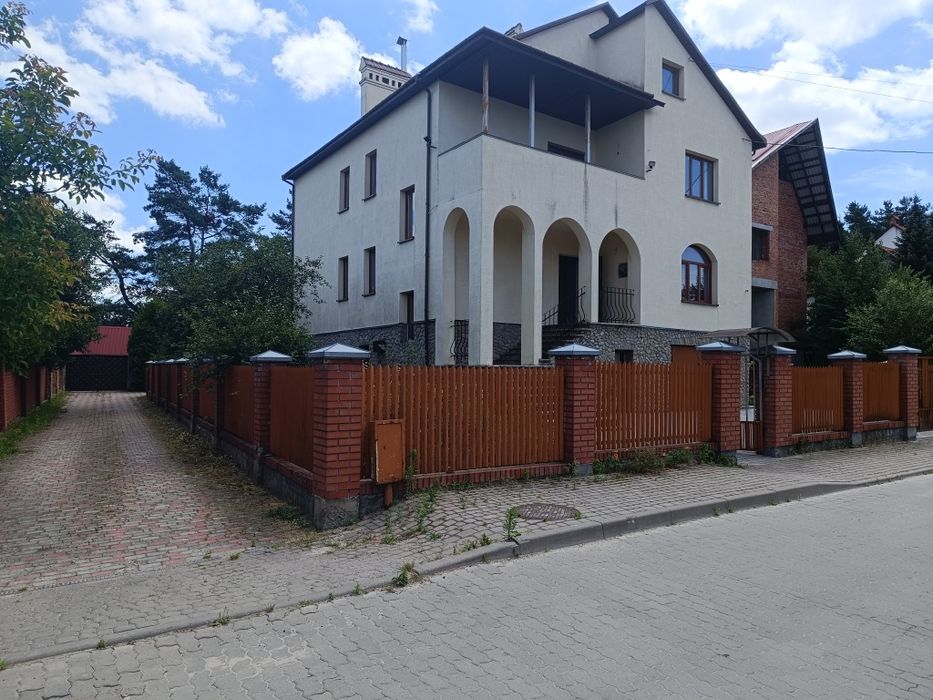 Продаж будинку в Брюховичах по вул Арктична