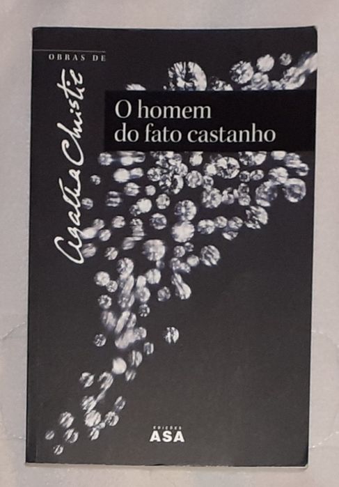 O homem do fato castanho de Agatha Christie (portes incluídos)