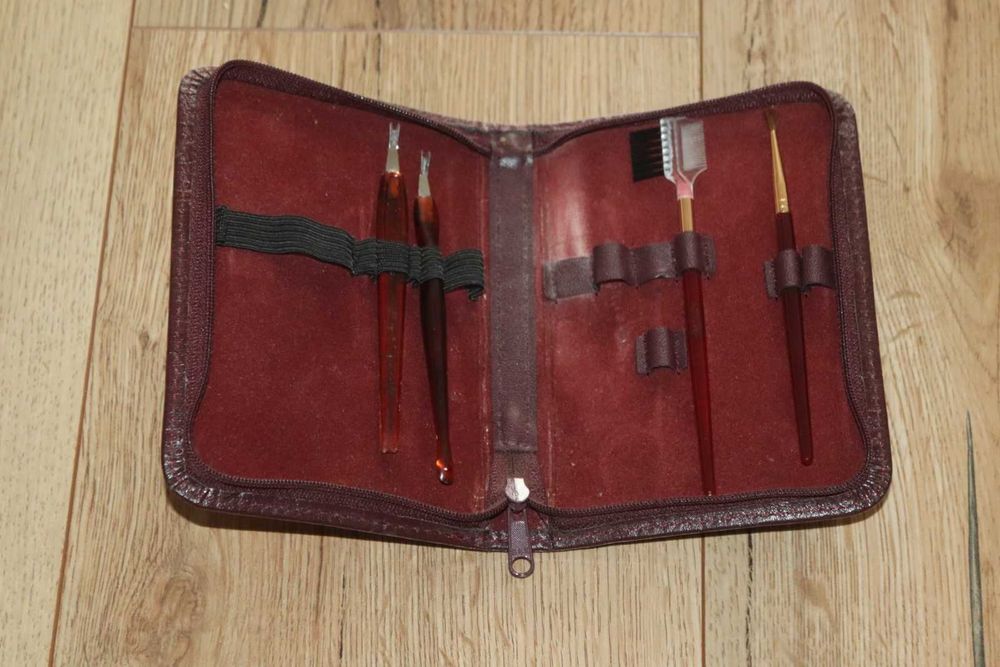 Nowe przybory kosmetyczne w etui