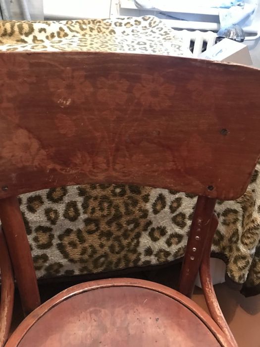 Стілець ретро. З натуральної дереви.