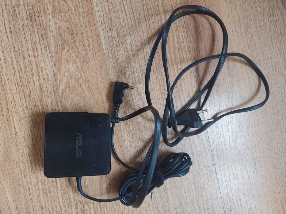 Asus orginalana ladowarka do laptopa