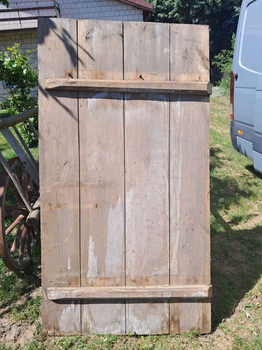 stare drewniane drzwi