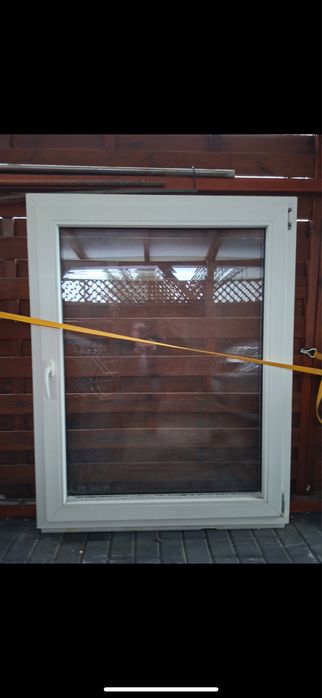 Okno PCV białe 107x137 cm ,dwuszybowe,stan dobry