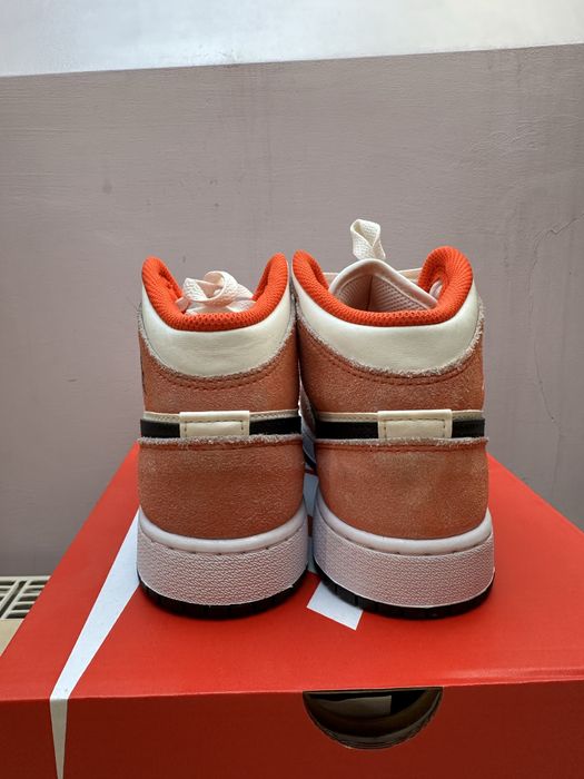 Buty sportowe sneakersy Nike Jordan 1 mid se orange suede