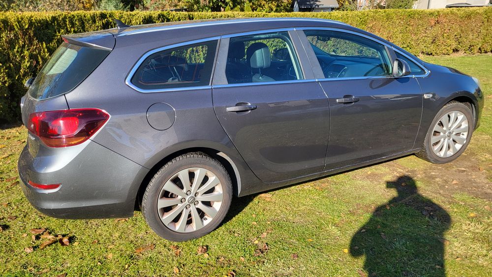 Opel Astra 1.4 rok 2011