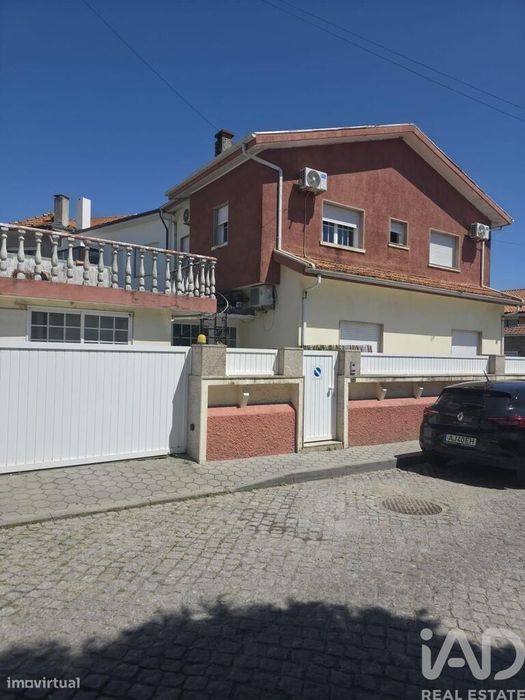 Moradia em banda T4 em Canidelo de 150 m2