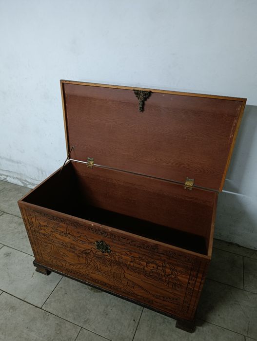 Arca em madeira para arrumação