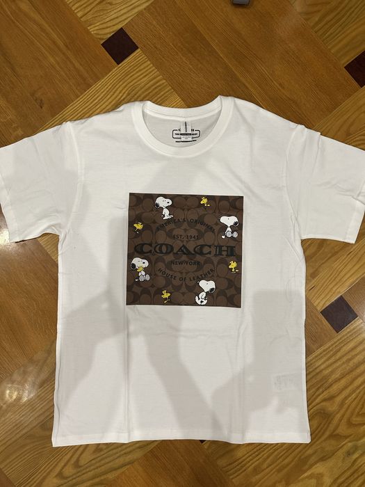 Футболка Coach . Футболка белая брендированная. Размер M-L.