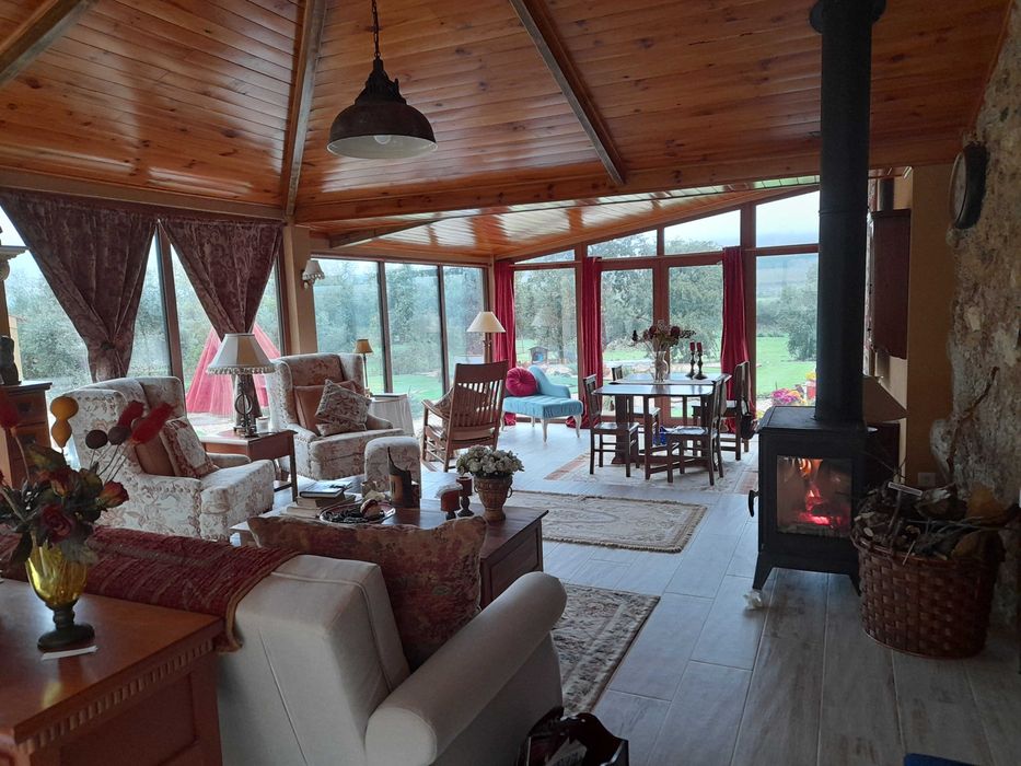 Vende se Quinta com moradia e jardim