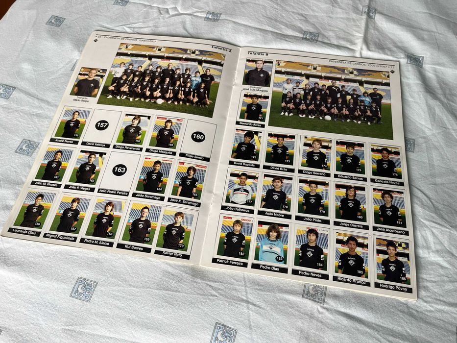Caderneta cromos autocolantes Académica 2006/2007 - quase completa + cromos individuais