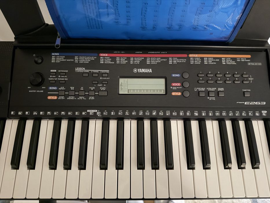 Piano Yamaha psr E263