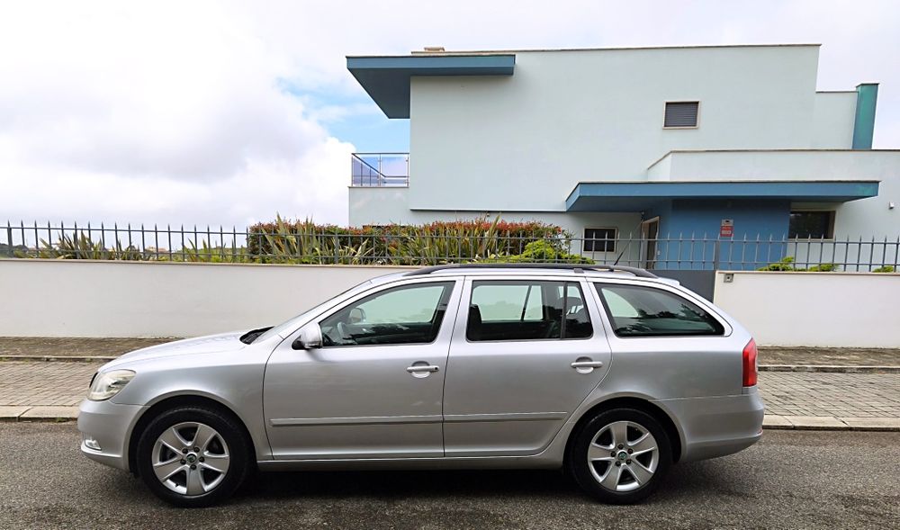 Skoda Octavia 1.6 TDI 105cv DSG | Garantia 18 Meses | Financiamento