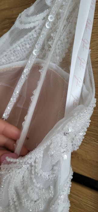 Suknia ślubna z trenem z salonu Gala