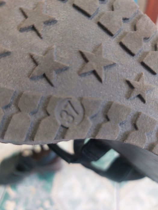 Шкіряні босоніжки.