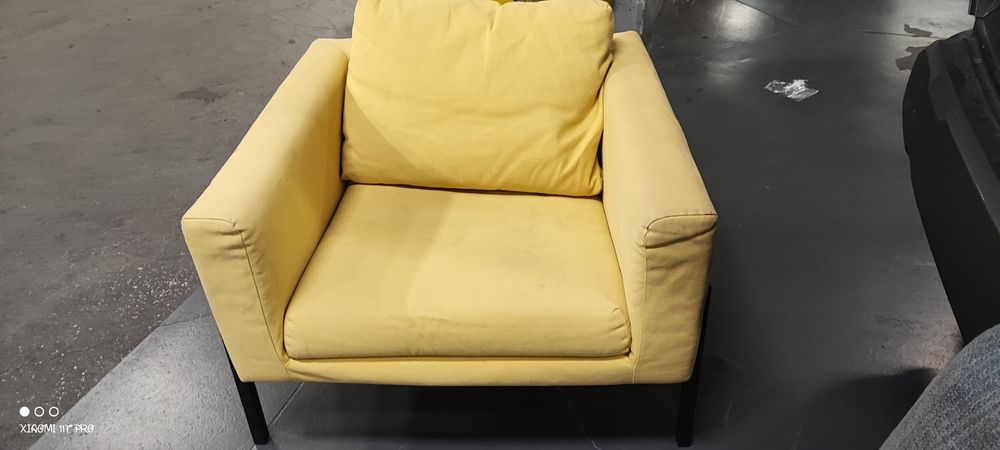 Poltrona IKEA KOARP Amarela e Preta – Design Moderno e Confortável