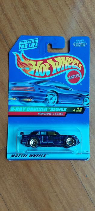 Mercedes hot wheels novo com portes incluídos