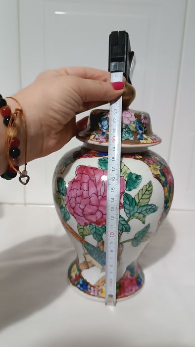 Pote antigo com tampa. 26 cm altura. 910 gramasNovo