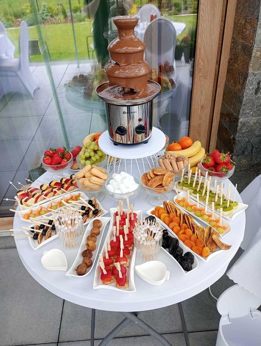 Dmuchańce, wata cukrowa, popcorn, stoły, krzesła, zastawa stołowa, itp