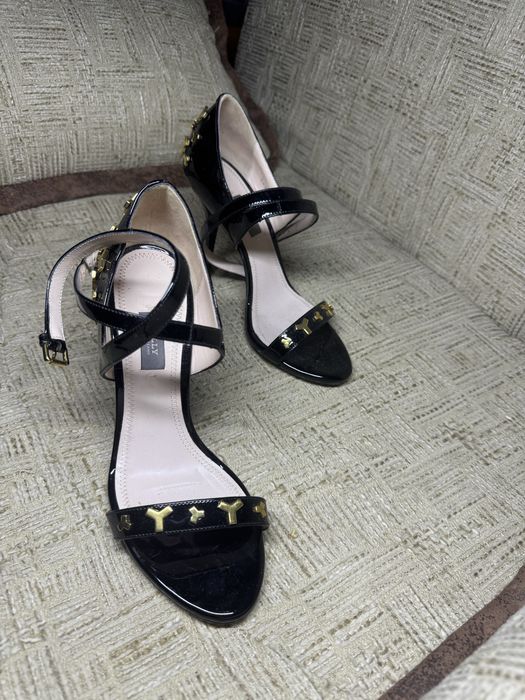 Найстильніші босоніжки Bally (оригінал)