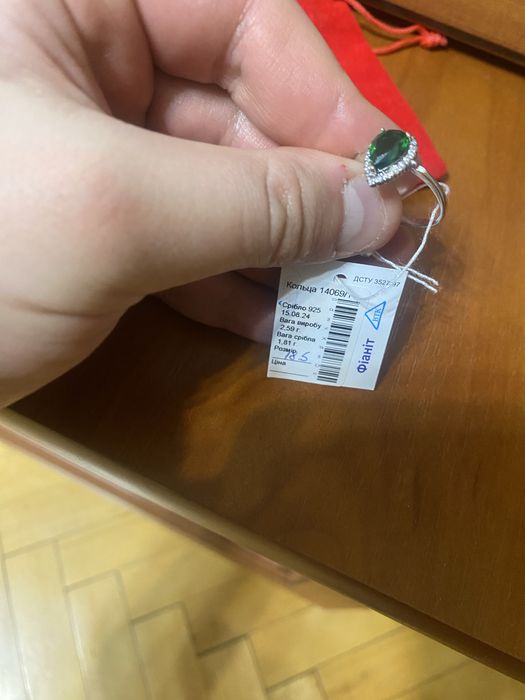 Срібна каблучка з фіанітом