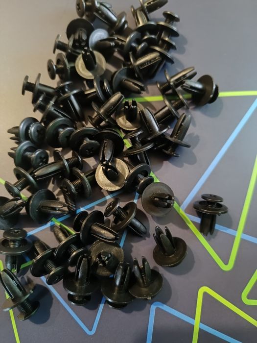 Локери, пластикові заклепки чорні