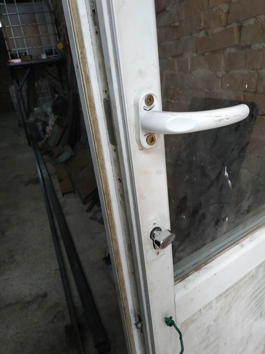 регулювання та ремонт  металопластикових вікон ,сітки, тканеві ролетки