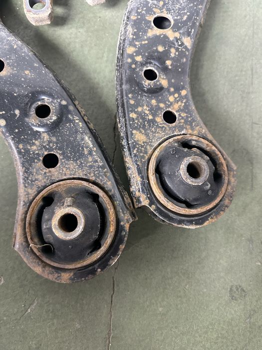 Передні важелі Toyota/Lexus